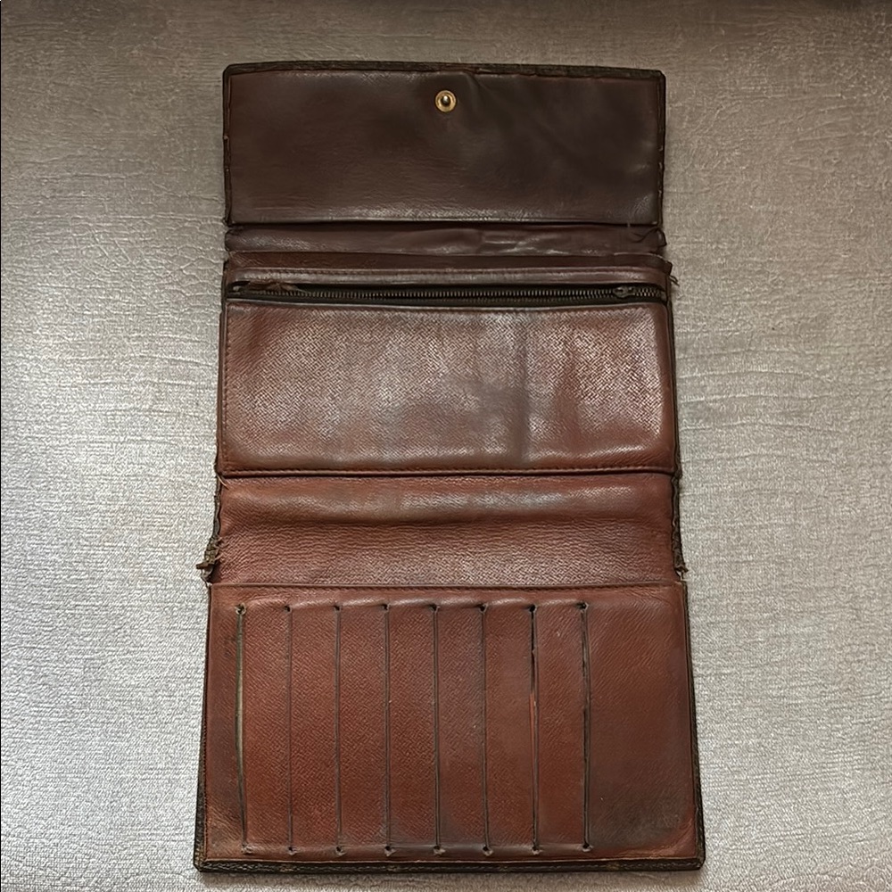 Louis Vuitton Monogram Wallet - Picture 3 of 3
